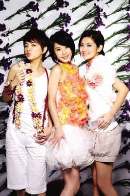 G-music排行S.H.E蝉联冠军 陈绮贞后起直追_娱乐_凤凰网