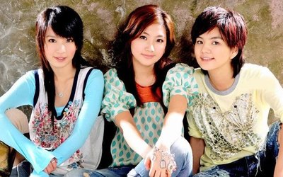 【S.H.E十七年,我们见证了她们从女孩到女人,她们陪伴了我们整个青春】- 一点资讯(Yidianzixun.com)