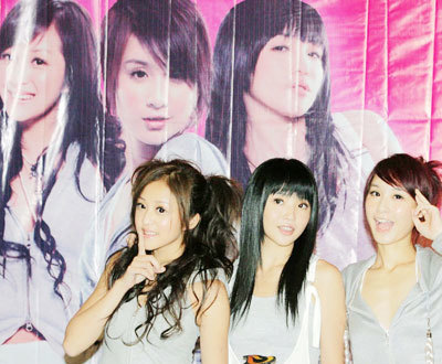 青春i.n.g 比S.H.E会跳舞，今日做客本报明星热线